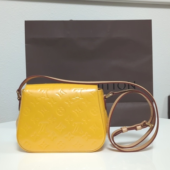 💕Rare LOUIS VUITTON Monogram Vernis Bellflower PM yellow leather Cross body BAG - Picture 10 of 16